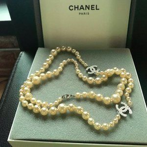 AUTHENTIC CHANEL FAUX GRADUATED PEARL NECKLACE
